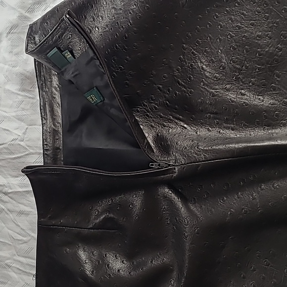 Black leather dotted skirt - Picture 3 of 5